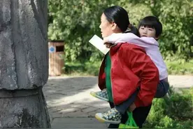 现在的母亲给子女带孩子，等到孩子大一点就不再愿意带了，为啥？图片
