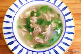 冬天炖羊肉，牢记“2不放2窍门”，羊肉汤不发黑，味道鲜没膻味图片