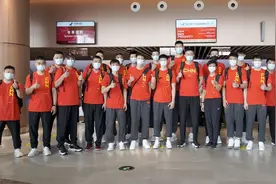中国男篮大战日本！21失误3分28中5太尴尬！周鹏16分打爆张本天杰图片