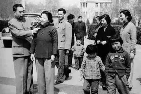 84岁的邓颖超，为周恩来写下最后一封未寄出的情书图片