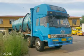 这可能是最早的生活舱卡车，解放四大房车版你见过吗？图片