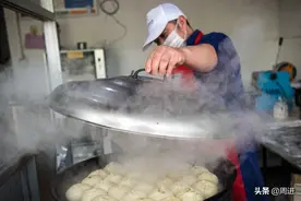 当年的学霸高考落榜，怀疑被人顶替，回家开店卖包子入选非遗项目图片