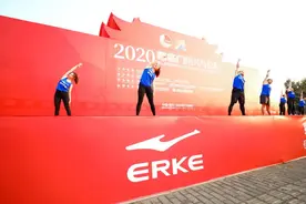 亮相越马发布专属跑鞋，鸿星尔克用科技助国货持续升级图片