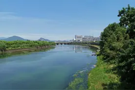 精致古朴 如诗似梦 一幅黑白色调的水墨画  记忆中的徽州古城图片