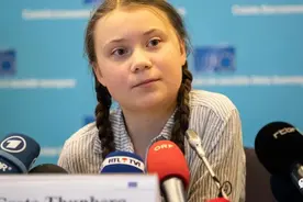 为了针对中国，“环保少女”与懂王竟然穿一条裤子了图片