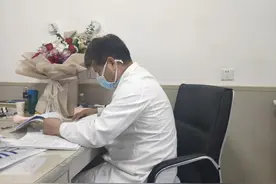 10岁男孩因车祸致颅脑损伤，个性化康复手段带来生命曙光图片