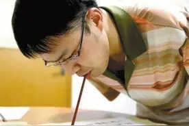 无臂状元王争：用脚写字，659分被浙大录取，留学英国成博士后图片