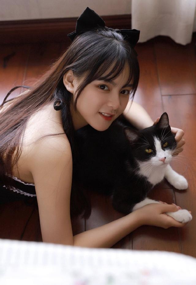 猫女郎少女 卧室性感丝袜 私房写真