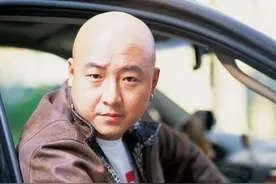 戏外是发小，戏内被“爆头”，周晓鸥吴京不为人知的"塑料兄弟情"图片