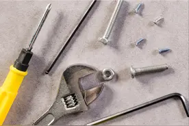 开山采石做生意，他们竟从鞭炮中取火药炸山……｜今晚九点半图片