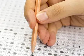 教育局组织教师模拟考试，老师成绩不如学生，是“误人子弟”吗？图片
