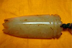 女子贴身佩戴一块玉10年，专家：胆子真大，你可知这块玉来历？图片