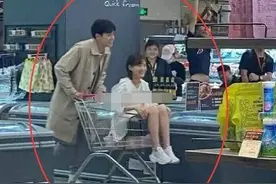 有种“无奈”叫胡一天身高，全剧组踩箱子陪他搭戏，太难了图片