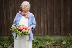 日本老人能够领取哪些养老金？看看他们的国民年金怎么算？图片