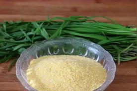 一把韭菜，一碗玉米面，教你1个独特做法，简单又营养，真香图片