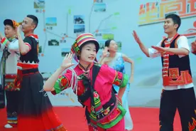 坐着高铁游云南，最美云桂欢迎您图片