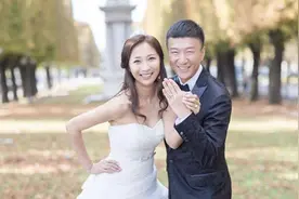 借丁嘉丽、巩俐“上位”，绯闻不断的他凭啥“洗白”成好男人？图片