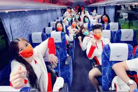 中国女子水球队力克日本！赛后唱起好运来图片
