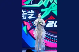 范冰冰终于放狠招，连透视“3D裙”都敢穿上身，一般人真驾驭不来图片
