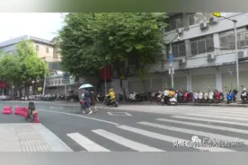 南宁街头，一小伙被人连砍5刀？警方发布通报图片