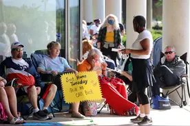 救急还是养懒人？美国高额疫情失业救济金引争议；有家庭每月可领8000多美元，远超平时工作收入图片