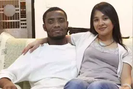 一女子崩溃：我带黑人男友回家，被父亲打几个耳光，还不给进家门图片