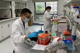 《家中长霉菌该怎么办？》图片