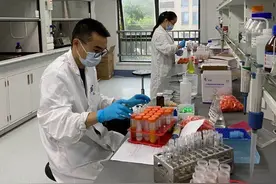 《家中长霉菌该怎么办？》图片