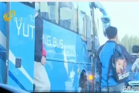 隐患重重！泰安这辆接送高中生的车，竟是“黑大巴”图片