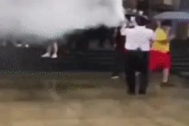 广西一小区业主维权被灭火器喷伤，物业称当时正在“消防演习”？图片