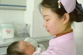 【呱呱教·93】宝宝刚出生，脐带还未脱落前要这样护理脐部图片