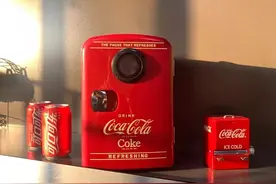可口可乐新款「迷你冰箱」颜值太高，还能当蓝牙音响？图片