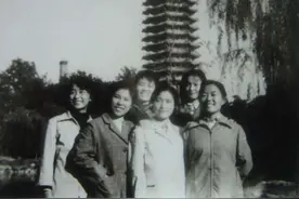 1977第一位高考女状元，作文差1分满分，时隔43年，她如今在哪？图片