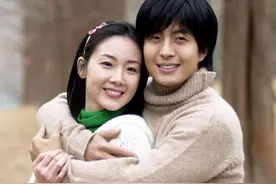 45岁崔智友晒母女合影，9个月女儿首曝光，脸蛋胖嘟嘟头发浓密图片