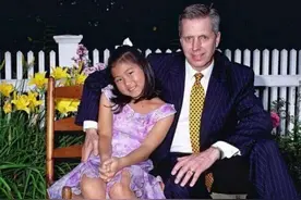 为什么外国人爱领养中国孩子，且大多是女孩？背后原因令人唏嘘图片