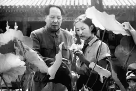 李讷在学校吃不饱，李银桥送去饼干，毛主席得知后：一块也不许送图片