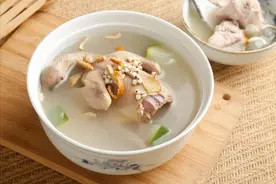 一鸽胜九鸡，炖鸽子汤要焯水吗？教你2招，汤鲜味美，营养不流失图片