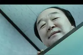 去闺蜜家，洗澡被她爸爸偷窥我该不该告诉她图片