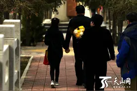 清明节 乌鲁木齐绿色文明祭扫蔚然成风图片