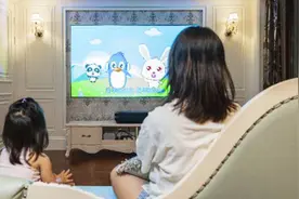 国家卫健委出台指引，如何给孩子选择最护眼的大屏幕上网课？图片