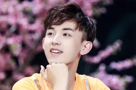 拥有少年感的郭俊辰，私下是喜欢茶道的老派艺人，不愧是宝藏男孩图片