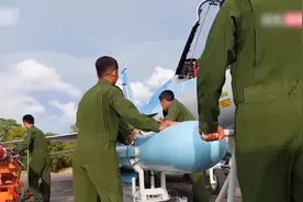 缅甸空军成立72周年 双座“枭龙”战机成全场焦点