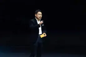 任正非把华为的方向盘交给了余承东图片