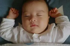 新生儿这四个地方越“丑”，长大逆袭的机会越高，你家娃占了几个图片