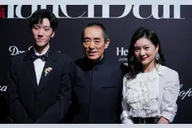 70岁张艺谋近照认不出，身形消瘦老态尽显，憔悴难掩不似从前图片