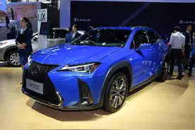 丰田CHR换个壳，雷克萨斯UX至少贵10万来卖，这生意真好做图片