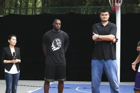 NBA肩宽最夸张的5大球星，詹皇不输姚明 威少成后卫天花板图片
