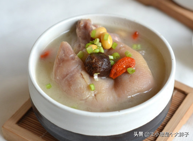 黄豆猪脚汤的做法 白萝卜黄豆猪脚汤的做法(图1)