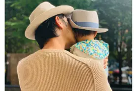 明道抱娃好幸福，老婆是女团出身，两人秘恋4年隐婚当爸惹人羡图片