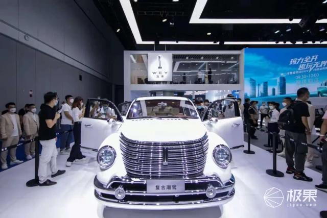 全球经典「老爷车」复活！配3块大屏科技感满满，20多万你买吗？